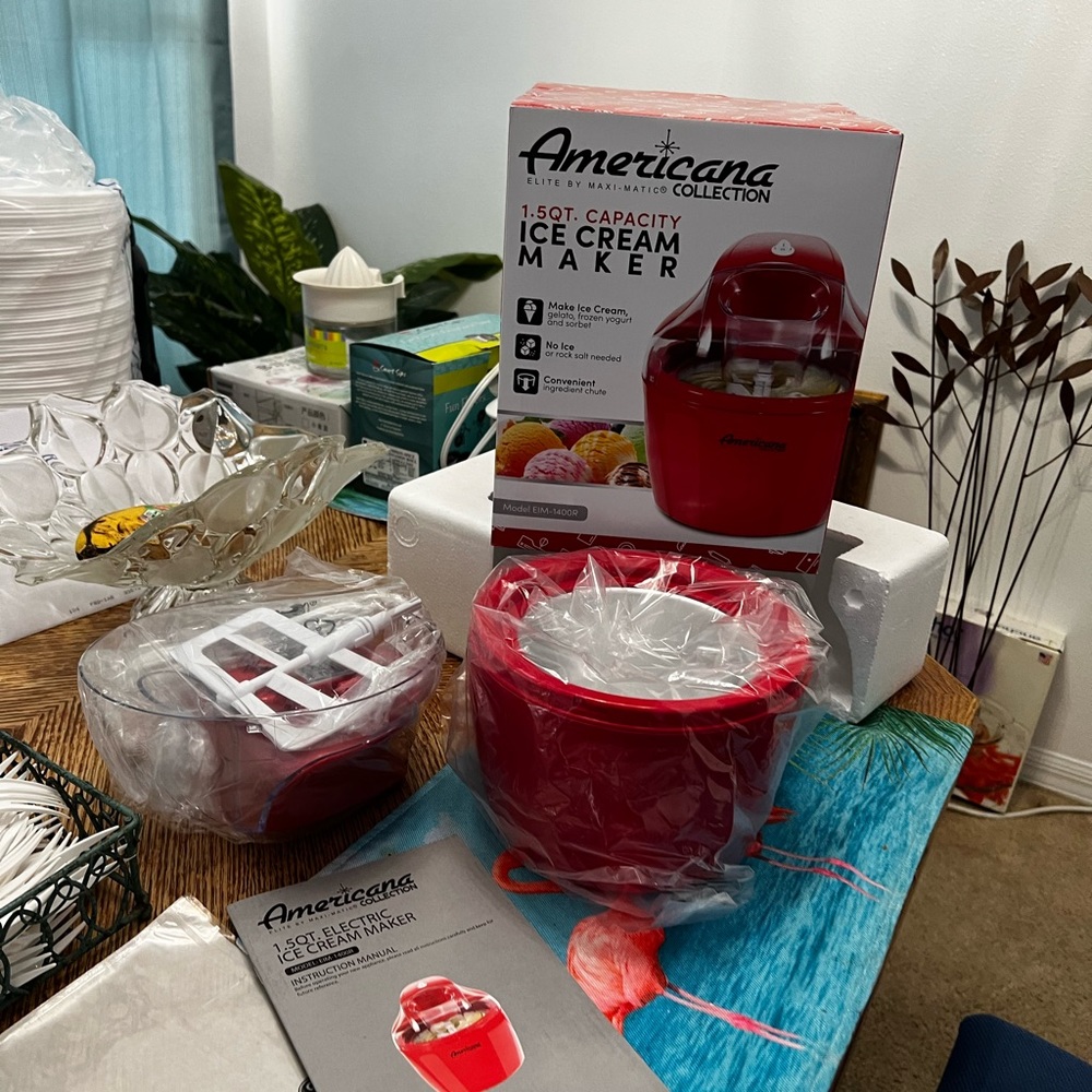 BRAND NEW ICE CREAM MAKER